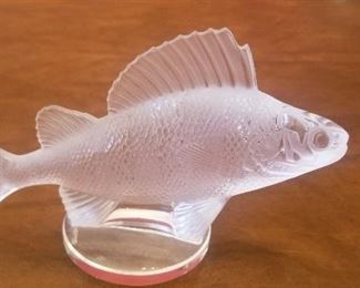 LOT D47 - $140 - LALIQUE CRYSTAL PERCH FISH PAPERWEIGHT 6 1/2" X 4"
