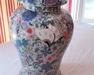 LOT S20 - $350 - ANTIQUE CHINESE URN 20" X 11"