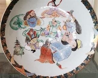 LOT S137 - $25 - VINTAGE ASIAN ROUND PLATTER (AS IS: HAIRLINE CRACK) 16"