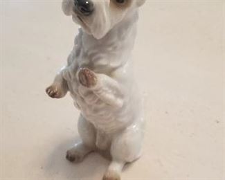 LOT S150 - $15 - PORCELAIN DOG MADE IN IRELAND
