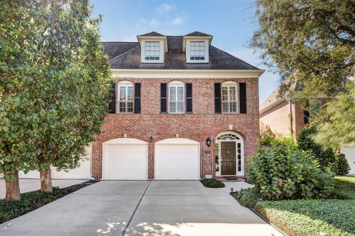 Gorgeous 2 Story 2400 sq. foot home in Galleria area