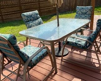 Rectangle Glass Top Patio Furniture with Four Chairs & Umbrella