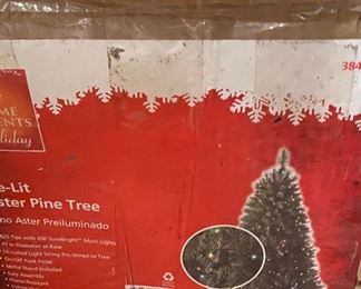 Christmas Tree 6' Pre Lit