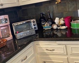 Black & Decker Toaster Oven, Cuisinart Coffee Maker Pink, Spring Release Baking Pan, Hand Held Tupperware Strainer, Assorted Scentsy Style Night Light Candle Diffusers, Assorted Kitchen Items