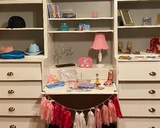 Cowgirls Hats, Pink/White Bedroom Lamp, Disney & Other DVD's, Ladies Shoes, Picture Frames, Decorative Hanging