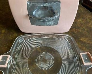 20. Glass Under Plate/Cake Carrier.