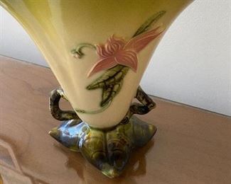 95. Vintage Hull Pottery Centerpiece $18