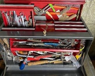 338. Craftsman Tool Chest.>FILLED With all these tools plus more in the drawers $85