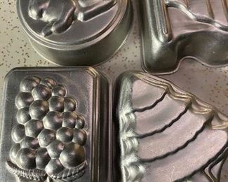 25. Vintage Jello, Candy Molds. Set of 4 Holiday. They are small.$6
