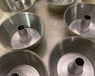 28. Set of 8 Small Bundt Molds/Cake Pans $6