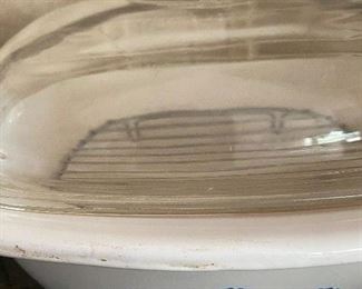 37. Corning Ware Roaster 4Qt with Glass Lid( has chip) so I found another lid that will go with the set.$8
