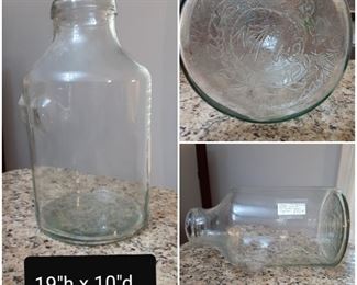 $75 Vintage 7 gallon embossed 1776 countertop model footed glass jar.