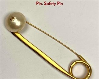 Lot 1034 Vintage Designer CHANEL Gold Tone Kilt Pin. Safety Pin 
