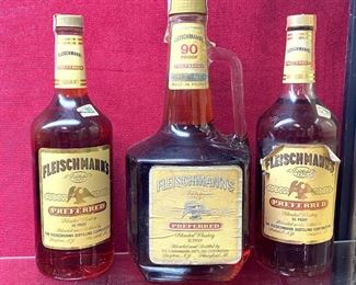 Lot 1135 3 Pc Fleischmanns blended whiskey
