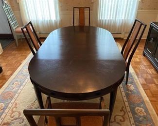Beautiful Dining Room set with 4 chairs https://ctbids.com/#!/description/share/408601