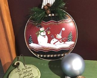 Item #527:  Holiday decorations: $5