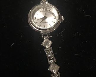 Item #565:  Ladies quartz watch (working): $15