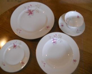 ROSENTHAL CHINA - SERVICE FOR 12 WITH SERVING PIECES