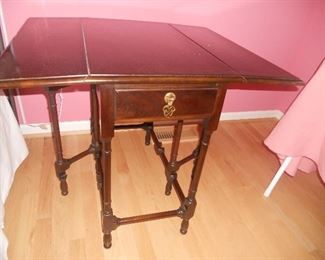 DROP LEAF TABLE