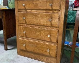 oak 30x 17 3/4 x 37.   4 drawer oak chest $125