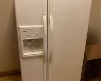 nice side by side refrigerator, works great