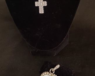Swarovski Crystal Necklace with Cross Pendant
https://ctbids.com/#!/description/share/409526
