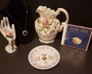Elton John's Tribute to Princess Diana and Dainty Collection
https://ctbids.com/#!/description/share/409529