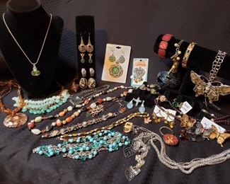 Southwestern/Natural Stone Jewelry Collection
https://ctbids.com/#!/description/share/409552