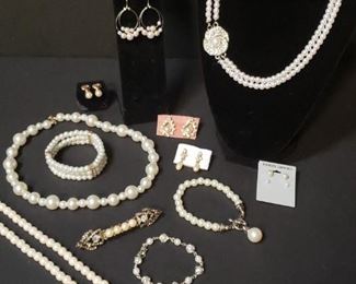 Pearl Jewelry Collection https://ctbids.com/#!/description/share/409562