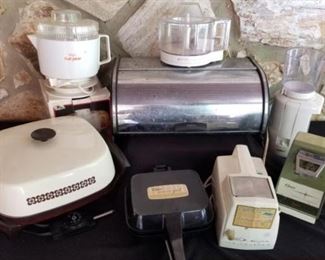 Vintage Kitchen Appliances
https://ctbids.com/#!/description/share/409537