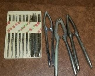 #352 lobster tools $5