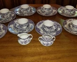 #323 crown ducal bristol mulberry pattern 4 piece service for 8 china set excellent condition $50