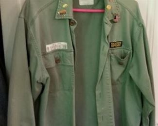 #181 Gap shirt $5