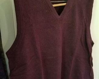 #175 LL BEAN sweater size L $3