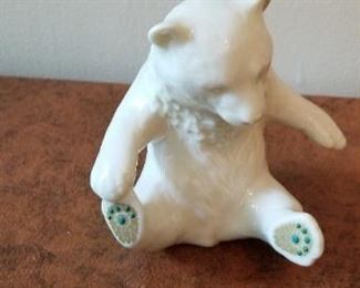 #114 lenox polar bear 5 inches tall $5