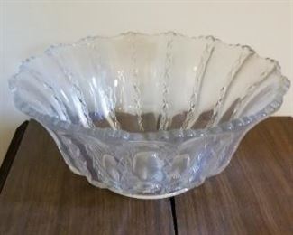 #25 glass bowl 12 diameter$5