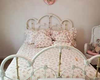 White Iron bed