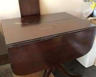 Duncan Pyfhe drop leaf table