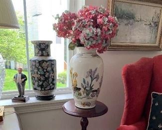 Tall plant/vase stand