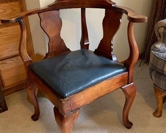 Vtg. Queen Anne Corner chair w/leather seat -hard to find