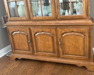 Drexel Dining room Lighted cabinet  GREAT CONDITION!! 