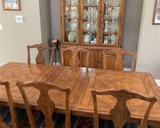 Drexel Dining room table w/8 chairs, 2 leaves and pads - GREAT CONDITION!  w/matching lighted cabinet 