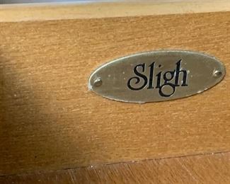 Sligh office desk w/lock & key