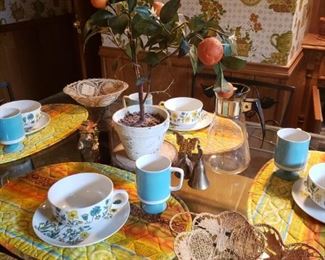 lots of vintage kitchen in this sale