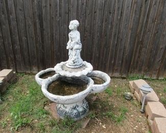 Outdoor birdbath fountain? unknown if working Price $40.00