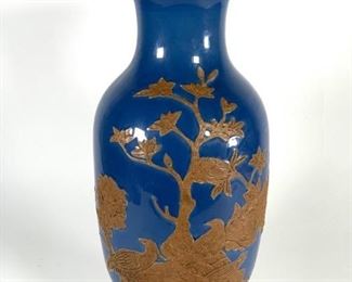 Chinese Qing Yongzheng Style Relief Decorated Vase