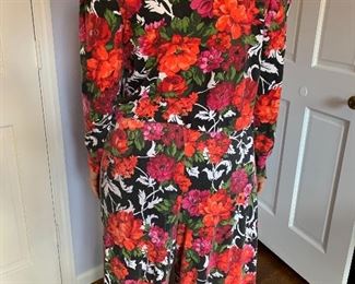 Lot B283 - Model is size 6/8, $22/set