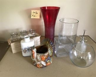 Lot 30- vases, etc. $7 (orig. $10)