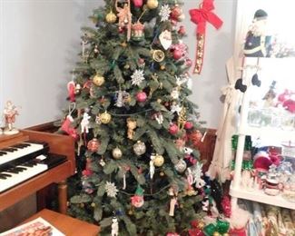 Lighted Christmas Tree 