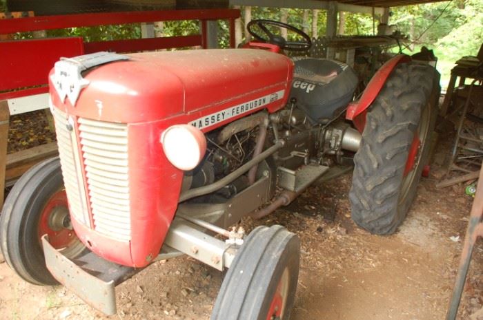 Massey Ferguson Tractor, Model SNMY, 1959, 4 Clyl diesel

